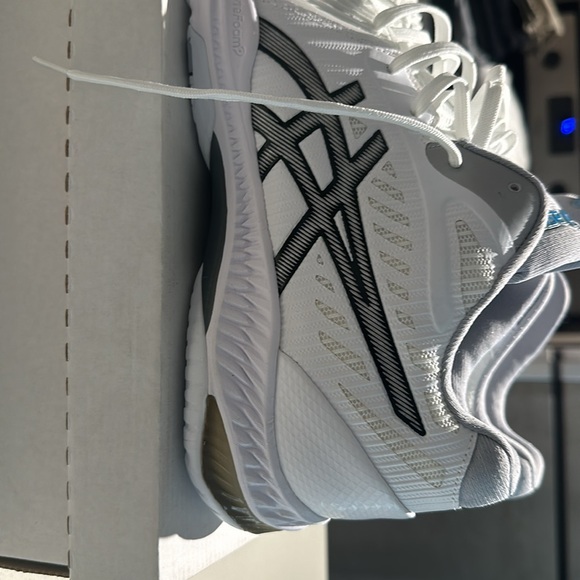 ASICS - Picture 5 of 5